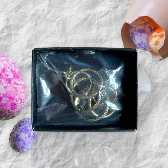 2013 Avon Textured Hoop Earrings - Picture 2 of 4